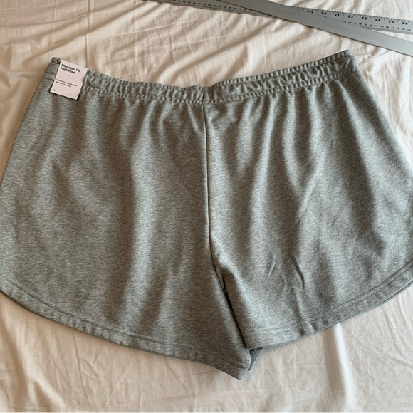 Women’s Nike Sportswear Essential Fleece Standard Fit High Rise Gray Shorts 3X - Picture 12 of 13